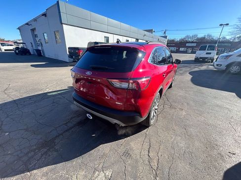 Used 2020 Ford Escape Titanium image 9