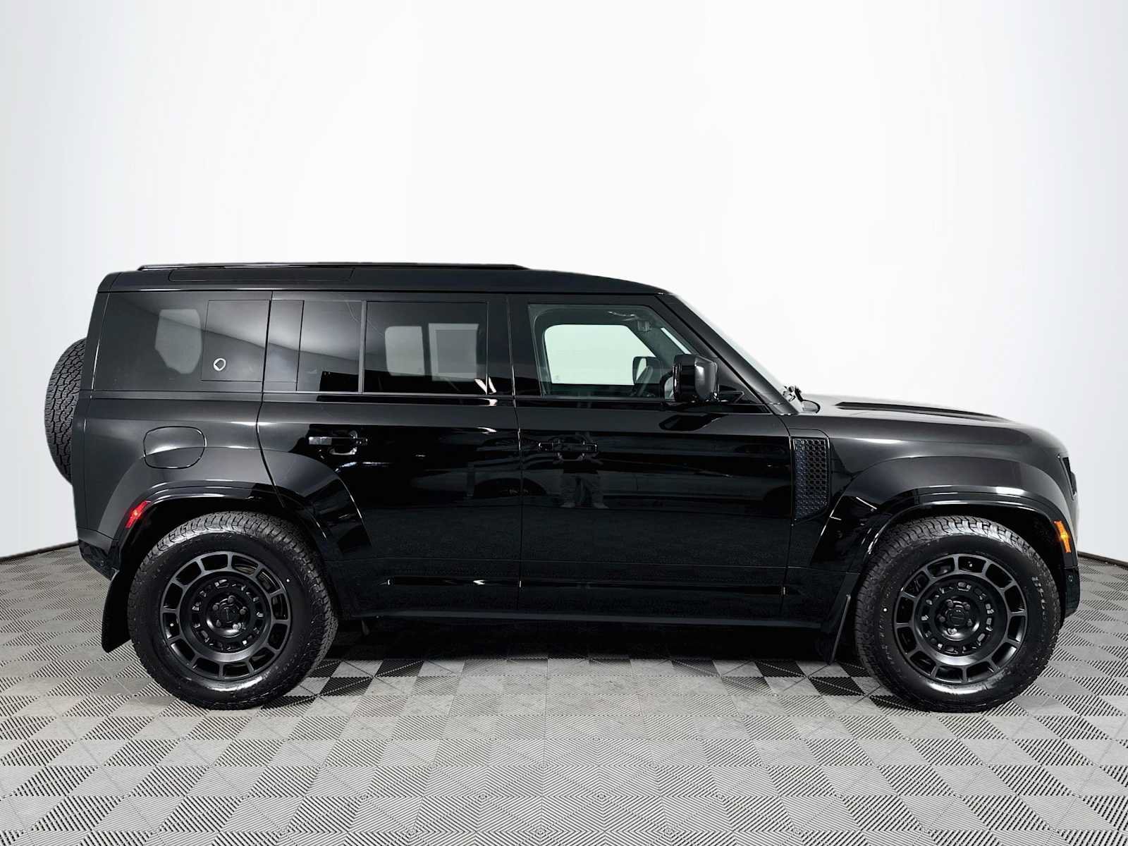 New 2026 Land Rover Defender 110 OCTA AWD/4WD image 4