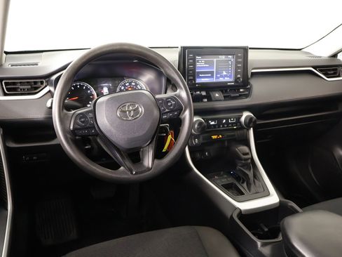 Used 2022 Toyota RAV4 LE image 2