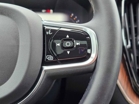 Certified 2023 Volvo XC60 B5 Ultimate w/ Climate Package image 28