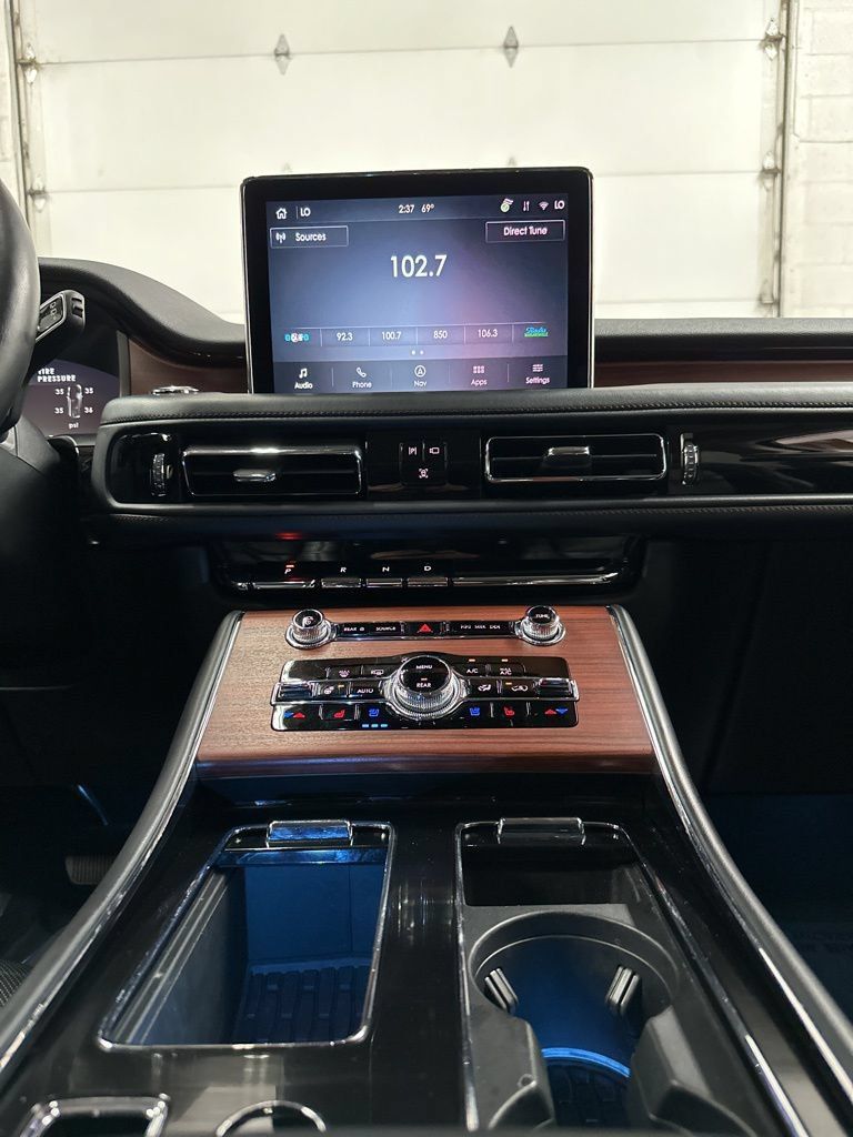 Used 2023 Lincoln Aviator Reserve w/ Equipment Group 201A AWD/4WD image 22