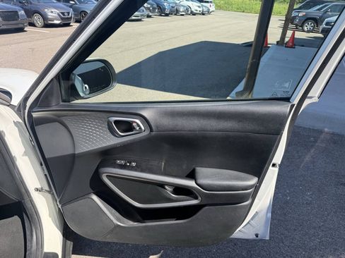 Used 2022 Kia Soul LX w/ Technology Package FWD image 13