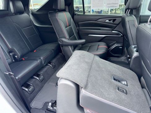 Used 2024 Chevrolet Traverse RS image 33