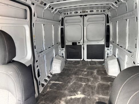 Used 2021 RAM ProMaster 2500 w/ Convenience Group FWD image 25