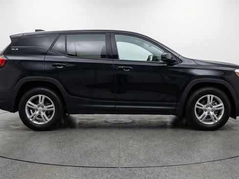 Used 2024 GMC Terrain SLE image 11