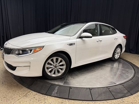 Used 2017 Kia Optima EX w/ Premium Package FWD image 2