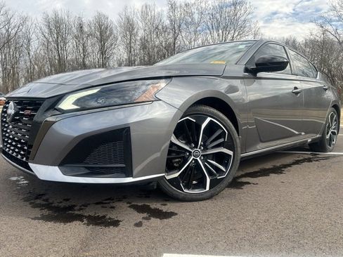 Used 2024 Nissan Altima 2.5 SR w/ SR Premium Package image 9