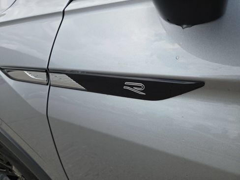 Certified 2023 Volkswagen Tiguan SE R-Line FWD image 22
