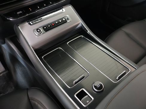 New 2026 Lincoln Aviator AWD image 8