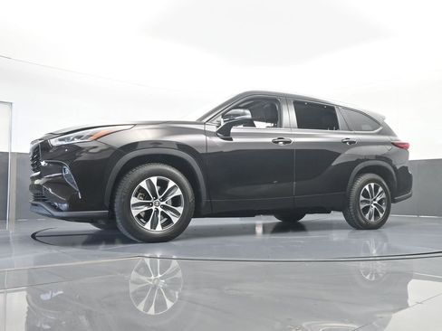 Used 2021 Toyota Highlander XLE image 55