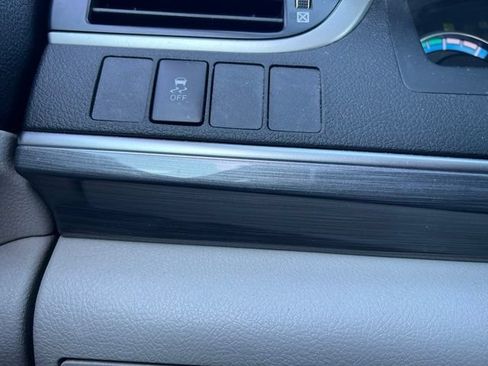 Used 2014 Toyota Camry XLE w/ Moonroof Package FWD image 20