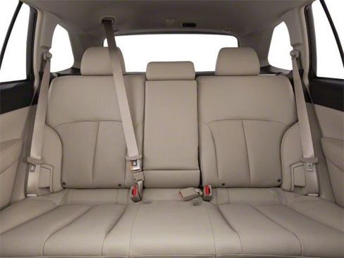 Used 2010 Subaru Outback 2.5i AWD/4WD image 11