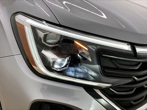 Used 2024 Volkswagen Atlas Cross Sport SE w/ Panoramic Sunroof Package image 28