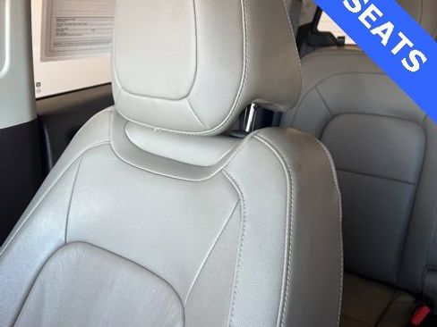 Used 2015 GMC Canyon SLT w/ Driver Alert Package image 2