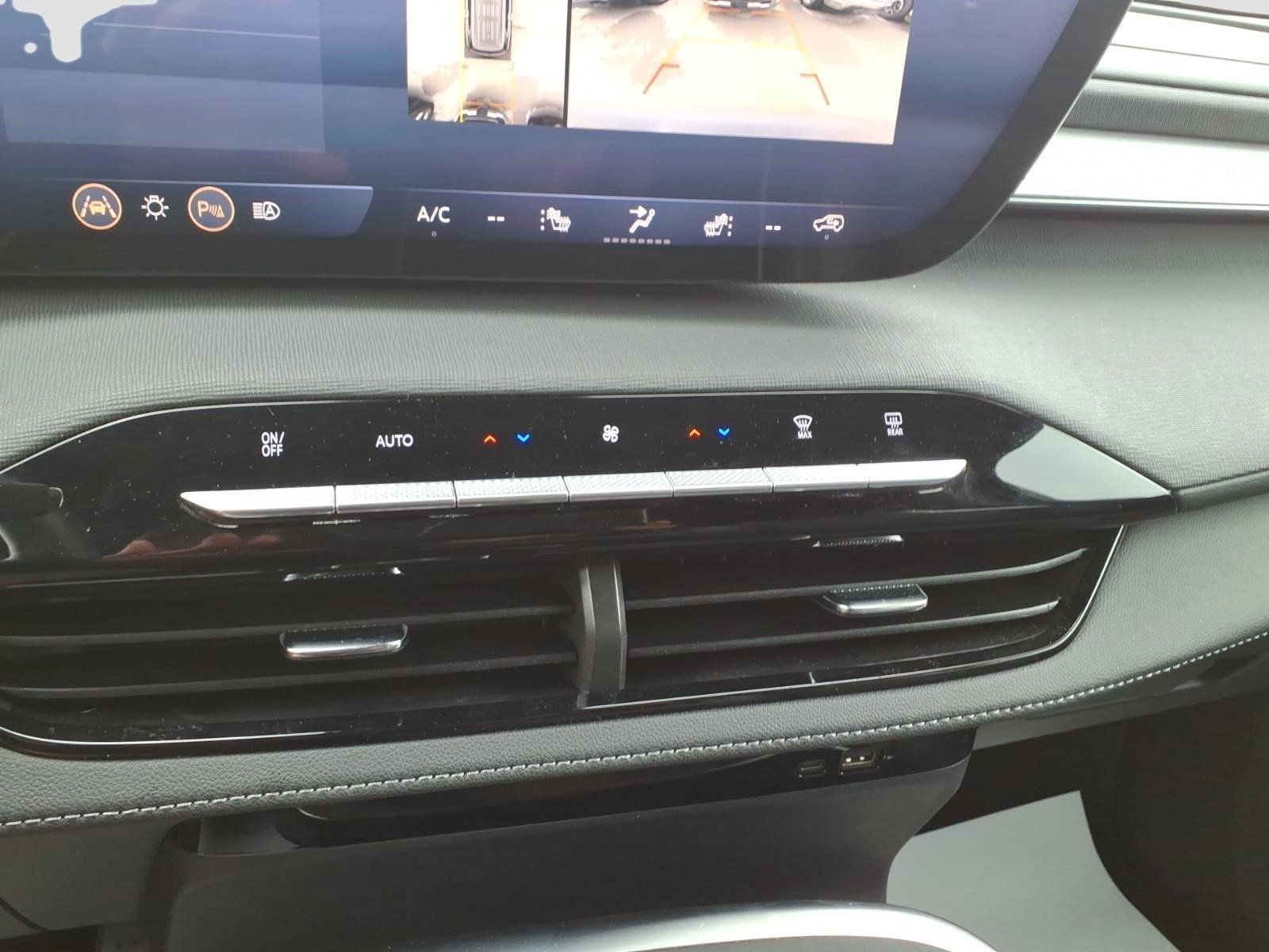 Used 2025 Buick Enclave Preferred AWD/4WD image 20