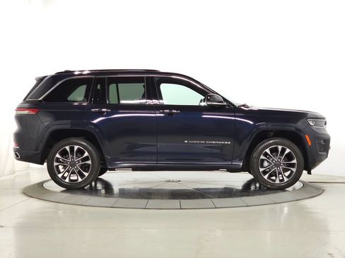 Used 2023 Jeep Grand Cherokee Overland w/ Luxury Tech Group IV AWD/4WD image 8