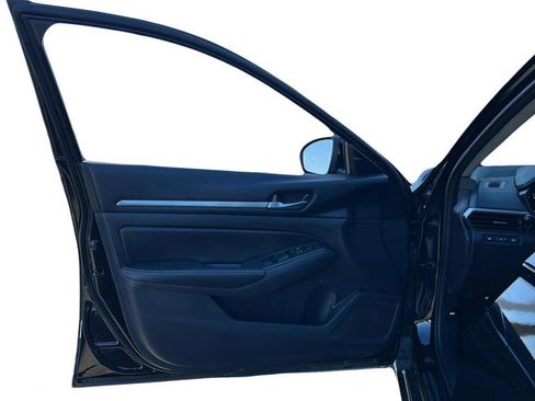 Used 2022 Nissan Altima 2.5 SV image 17