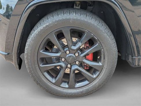 Used 2017 Jeep Grand Cherokee Altitude AWD/4WD image 10