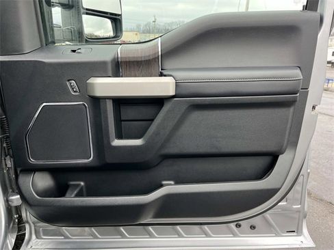 Used 2020 Ford F250 Lariat w/ Chrome Package image 26
