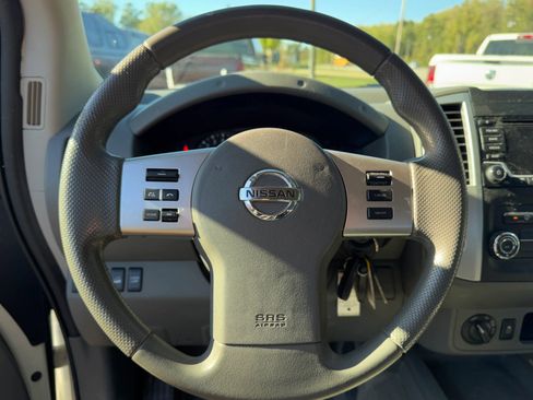 Used 2018 Nissan Frontier SV AWD/4WD image 17