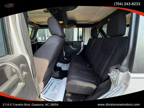 Used 2014 Jeep Wrangler Unlimited Sport w/ Connectivity Group AWD/4WD image 10