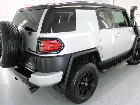 Used 2008 Toyota FJ Cruiser 2WD image 23