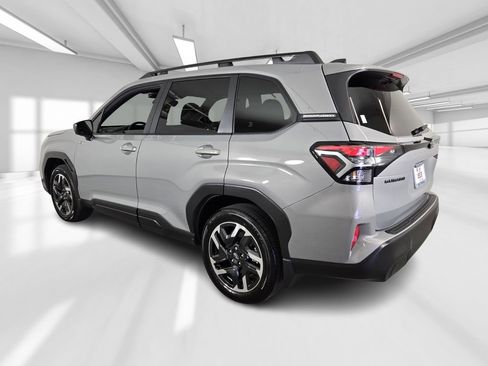 Used 2025 Subaru Forester Premium image 5