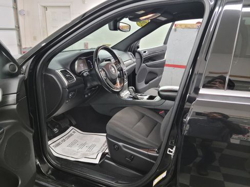 Used 2020 Jeep Grand Cherokee Laredo w/ 18" Wheel & 8.4" Radio Group image 11