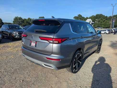 Used 2024 Mitsubishi Outlander SE FWD image 3