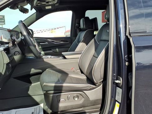 Used 2023 Cadillac Escalade ESV Sport w/ Touring Package image 10