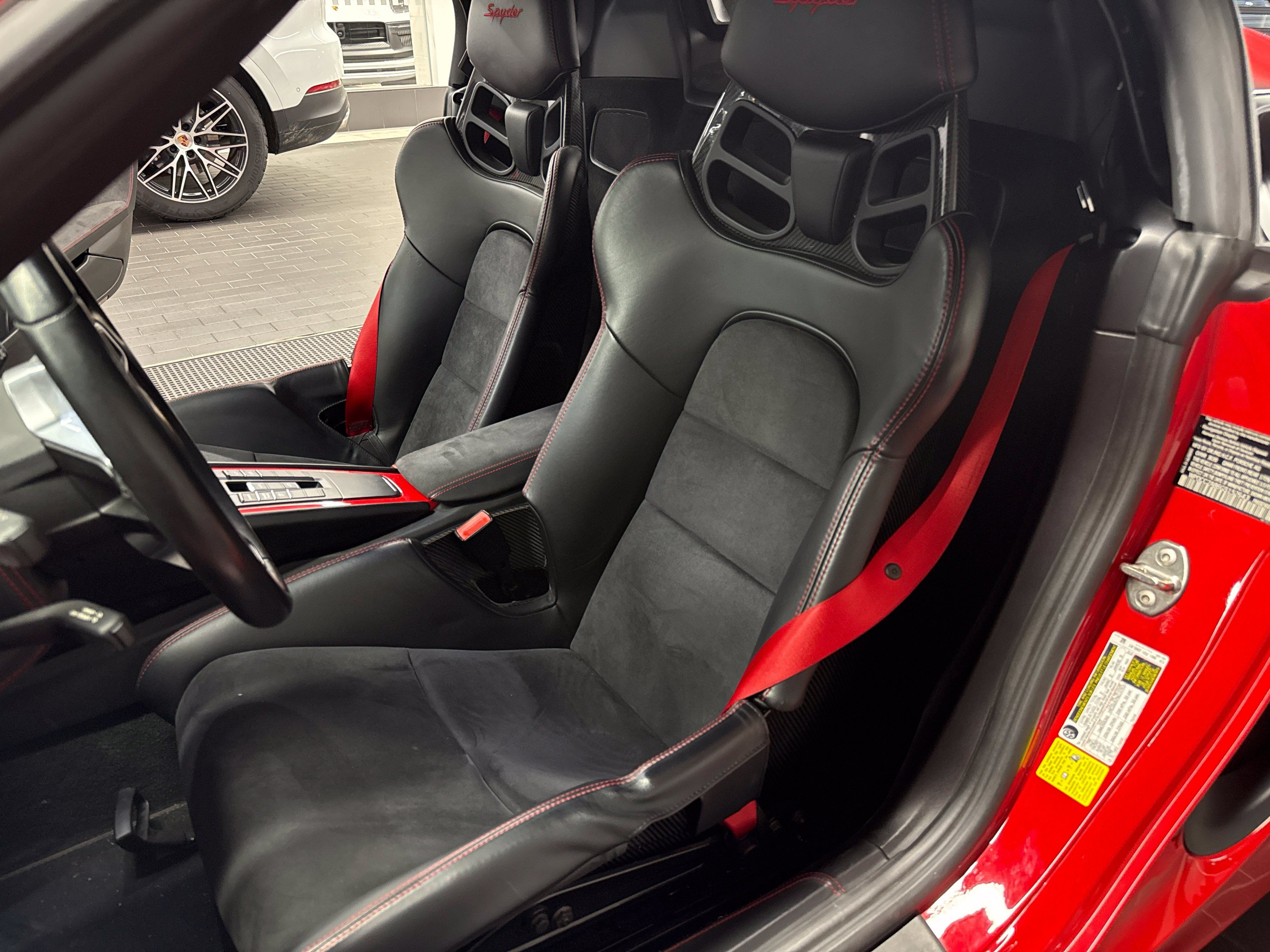 Used 2016 Porsche Boxster Spyder RWD image 9