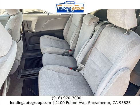 Used 2015 Toyota Sienna LE image 17
