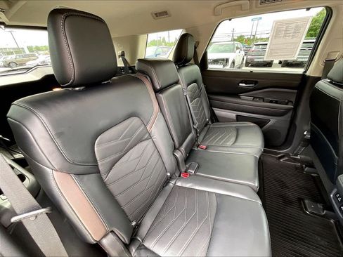 Used 2023 Nissan Pathfinder Platinum w/ Cargo Package AWD/4WD image 15