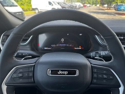 Certified 2024 Jeep Grand Cherokee Laredo w/ Luxury Tech Group I AWD/4WD image 24
