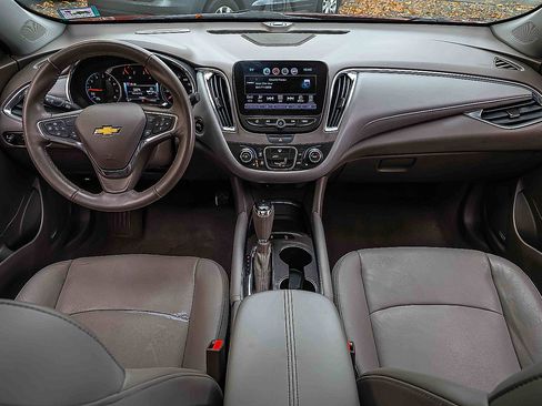 Used 2018 Chevrolet Malibu LT w/ Leather Package image 20