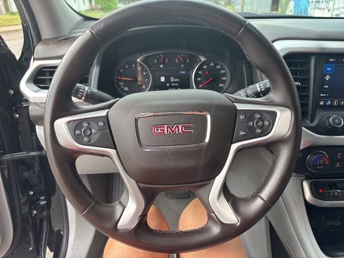 Used 2023 GMC Acadia SLT image 13