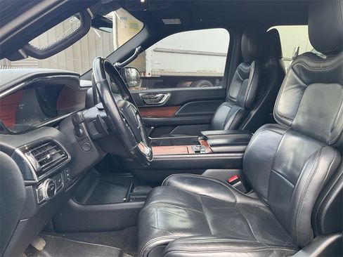 Used 2018 Lincoln Navigator Reserve w/ Technology Package image 16