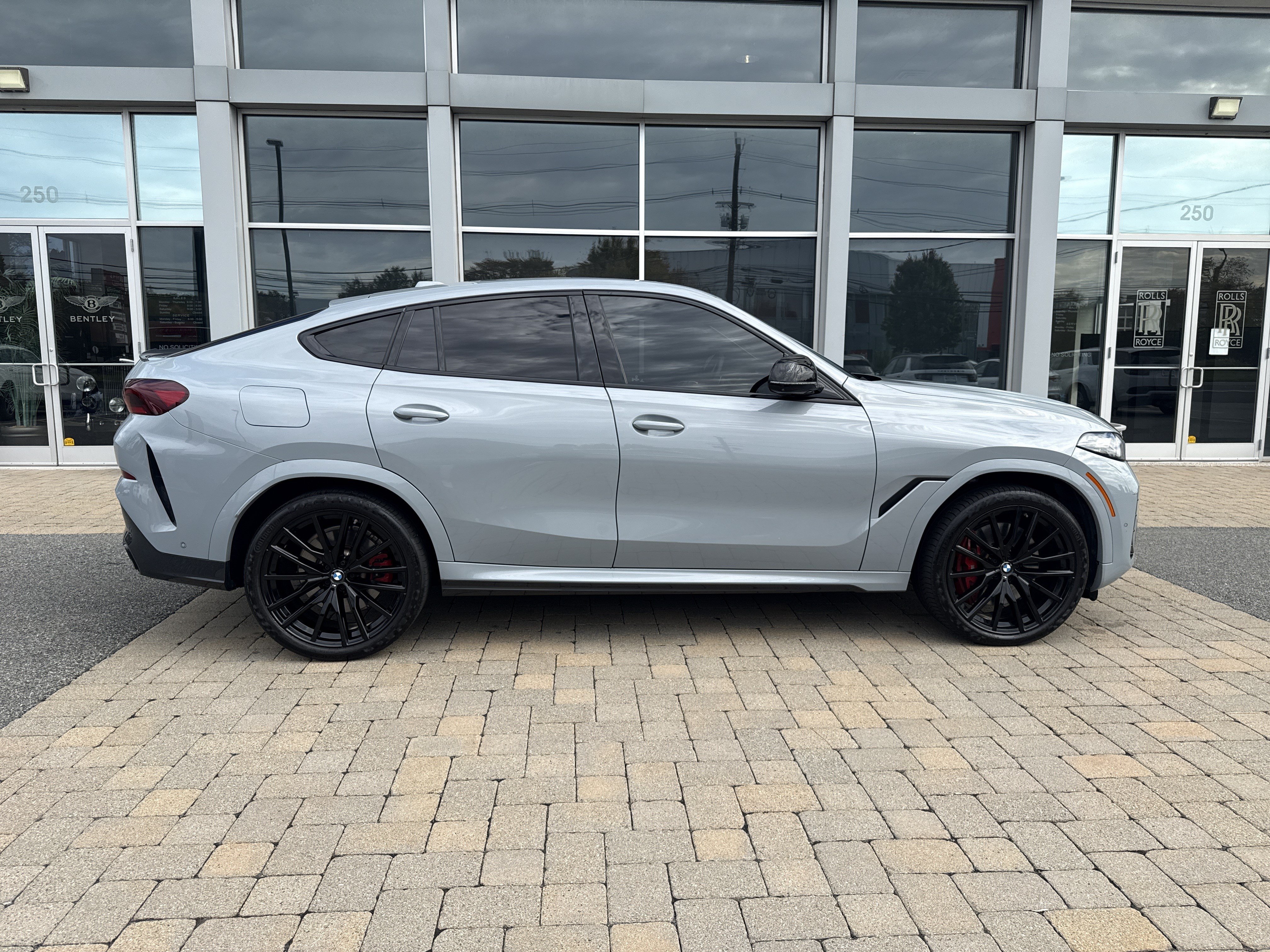 Used 2024 BMW X6 M60i w/ Dynamic Handling Package AWD/4WD image 24