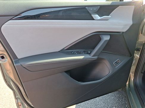 New 2026 Volkswagen Tiguan SE R-Line AWD/4WD image 8
