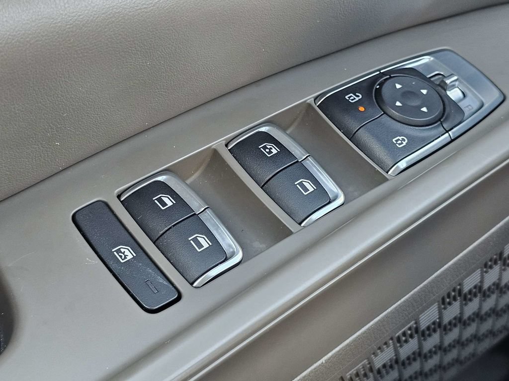 Used 2025 Kia Carnival FWD image 23