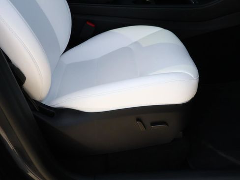 Used 2025 Tesla Model Y Performance image 19