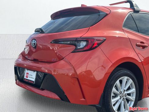 Certified 2025 Toyota Corolla SE FWD image 11