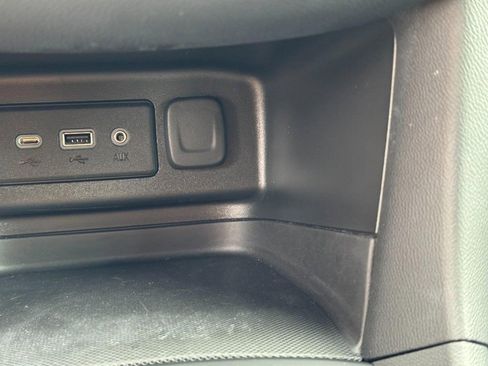 Used 2023 Chevrolet Equinox LT w/ Driver Convenience Package image 24