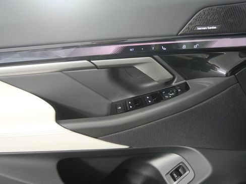 New 2026 BMW i5 eDrive40 w/ M Sport Package image 8