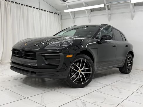 Certified 2025 Porsche Macan image 7