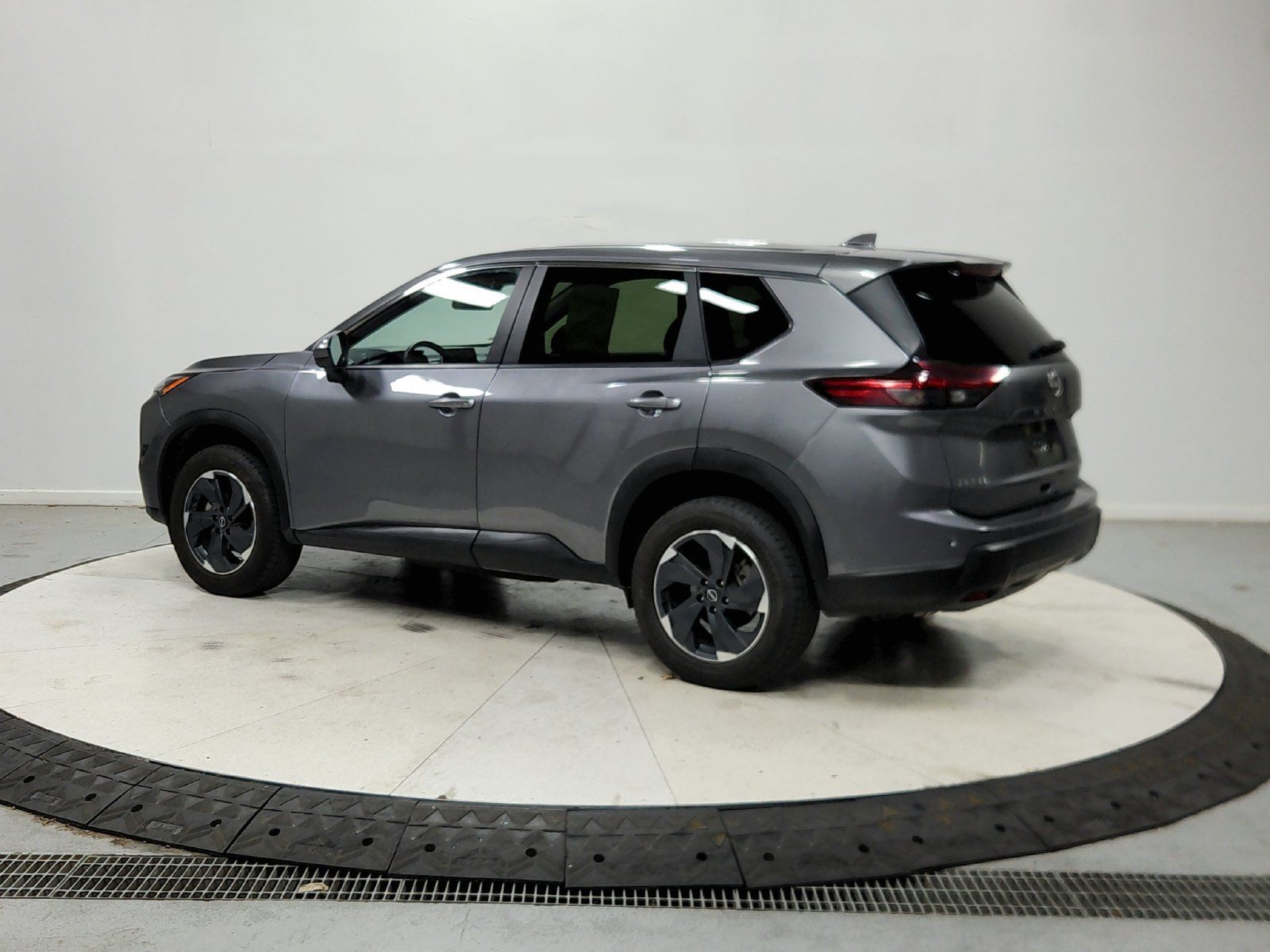 Used 2025 Nissan Rogue SV AWD/4WD image 6