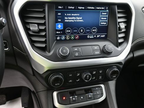 Used 2023 GMC Acadia SLT image 12