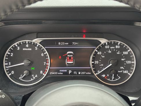 Used 2024 Nissan Pathfinder SV w/ SV Premium Package FWD image 19