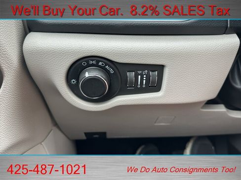 Used 2022 Chrysler Voyager LX FWD image 11