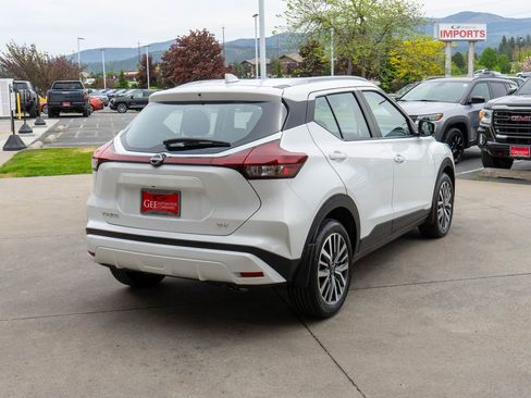 Used 2023 Nissan Kicks SV FWD image 7